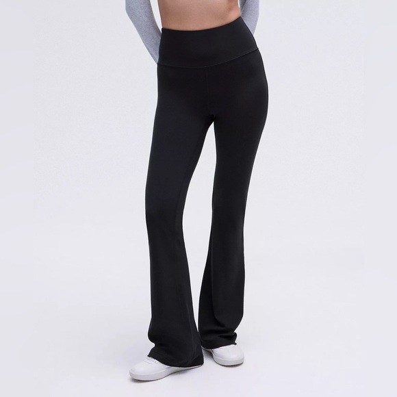 Lululemon Groove Nulu Super-High-Rise Flared Pant Regular Length, Black, Size 4 - Picture 2 of 6